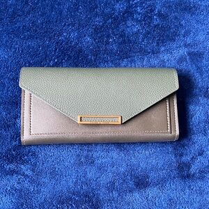 NWOT Green and Brown Wallet